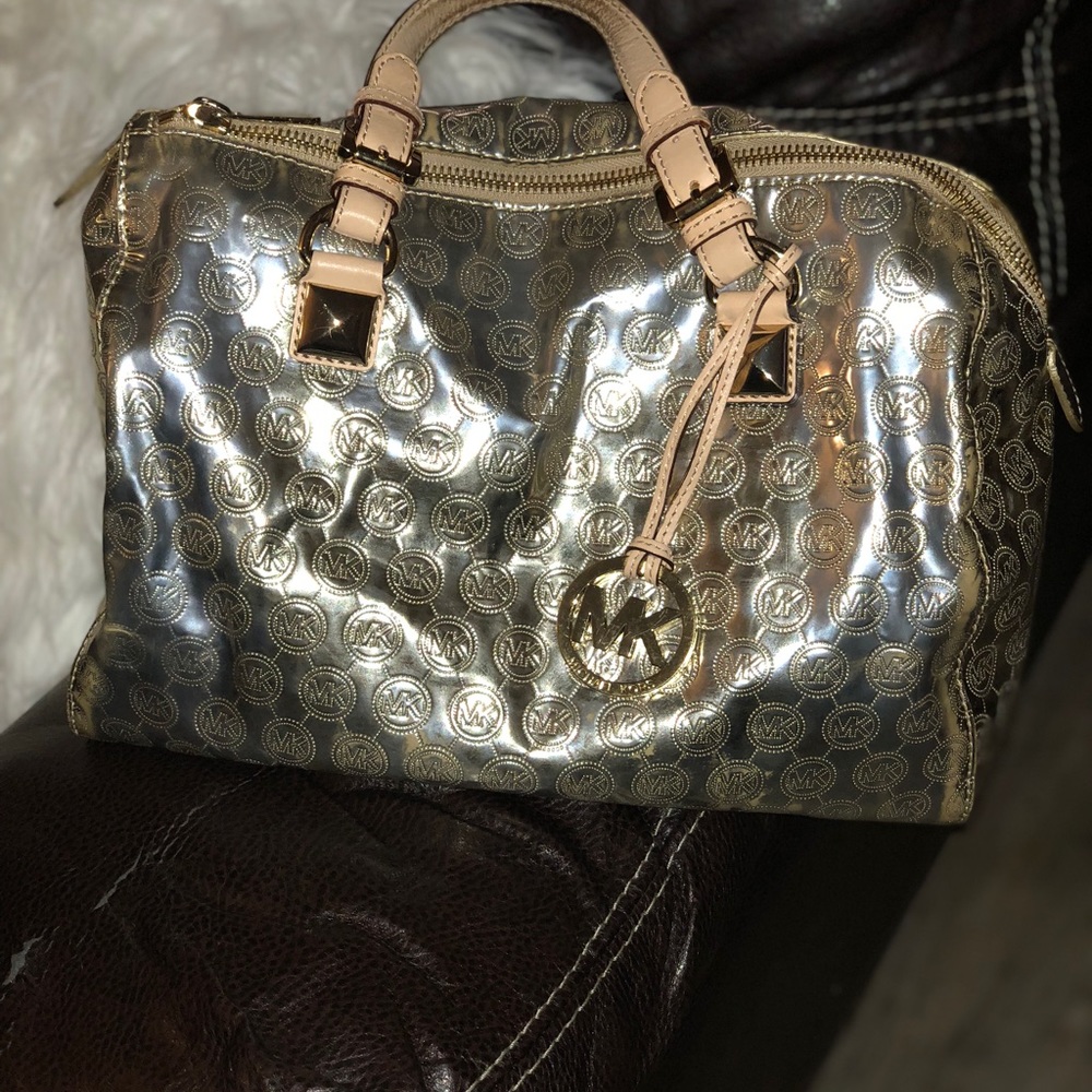AUTHENTIC MICHAEL KORS BARREL BAG